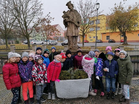 Škola se změnila v nekonečný domácí úkol. Jak to dopadá na žáky? - Seznam  Zprávy